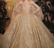 &bdquo;Elie Saab&ldquo; 2015 m. auk&scaron;tosios mados kolekcijos modelis 