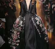 &bdquo;Elie Saab&ldquo; 2015 m. auk&scaron;tosios mados kolekcijos modelis 