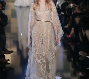 &bdquo;Elie Saab&ldquo; 2015 m. auk&scaron;tosios mados kolekcijos modelis 