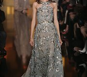 &bdquo;Elie Saab&ldquo; 2015 m. auk&scaron;tosios mados kolekcijos modelis 