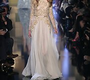 &bdquo;Elie Saab&ldquo; 2015 m. auk&scaron;tosios mados kolekcijos modelis 