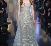 &bdquo;Elie Saab&ldquo; 2015 m. auk&scaron;tosios mados kolekcijos modelis 