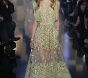 &bdquo;Elie Saab&ldquo; 2015 m. auk&scaron;tosios mados kolekcijos modelis 