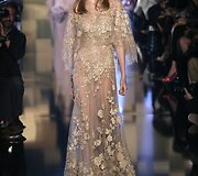 &bdquo;Elie Saab&ldquo; 2015 m. auk&scaron;tosios mados kolekcijos modelis 