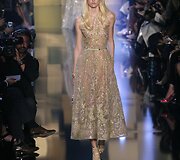 &bdquo;Elie Saab&ldquo; 2015 m. auk&scaron;tosios mados kolekcijos modelis 