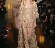 &bdquo;Elie Saab&ldquo; 2015 m. auk&scaron;tosios mados kolekcijos modelis 