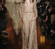 &bdquo;Elie Saab&ldquo; 2015 m. auk&scaron;tosios mados kolekcijos modelis 