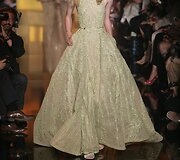 &bdquo;Elie Saab&ldquo; 2015 m. auk&scaron;tosios mados kolekcijos modelis 