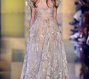 &bdquo;Elie Saab&ldquo; 2015 m. auk&scaron;tosios mados kolekcijos modelis 
