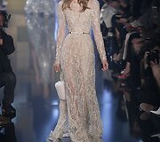 &bdquo;Elie Saab&ldquo; 2015 m. auk&scaron;tosios mados kolekcijos modelis 