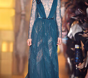 &bdquo;Elie Saab&ldquo; 2015 m. auk&scaron;tosios mados kolekcijos modelis 