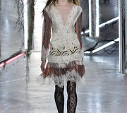 &bdquo;Rodarte&ldquo; 2016 m. pavasario-vasaros kolekcijos pristatymo momentas