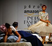 Indijos mados savaitės 2016 m. pavasario-vasaros kolekcijos modeliai