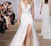 Niujorke pristatytos naujausios vestuvinių suknelių mados tendencijos