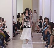 &bdquo;Emanuel Ungaro&ldquo; 2016 m. pavasario-vasaros kolekcijos pristatymas