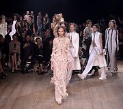 &bdquo;Alexander McQueen&ldquo; 2016 m. pavasario-vasaros kolekcijos pristatymas