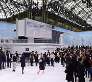 &bdquo;Chanel&ldquo; 2016 m. pavasario-vasaros kolekcijos pristatymas