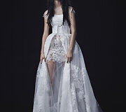 &bdquo;Vera Wang&ldquo; 2016 m. rudens vestuvinių suknelių kolekcijos modelis