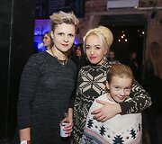 Ilma Cikanaitė ir Elena Puidokaitė su dukra Saule