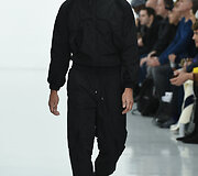 &bdquo;Nasir Mazhar&ldquo; 2016 m. rudens-žiemos kolekcijos modelis