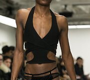 &bdquo;Nasir Mazhar&ldquo; 2016 m. rudens-žiemos kolekcijos modelis