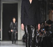 &bdquo;Costume National&ldquo; 2016 m. rudens-žiemos kolekcijos modelis