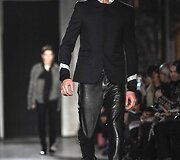 &bdquo;Costume National&ldquo; 2016 m. rudens-žiemos kolekcijos modelis