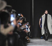 &bdquo;Costume National&ldquo; 2016 m. rudens-žiemos kolekcijos modelis