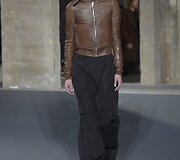&bdquo;Rick Owens&ldquo; 2016 m. rudens-žiemos kolekcijos modelis