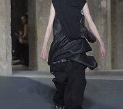 &bdquo;Rick Owens&ldquo; 2016 m. rudens-žiemos kolekcijos modelis