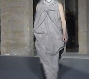 &bdquo;Rick Owens&ldquo; 2016 m. rudens-žiemos kolekcijos modelis