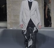 &bdquo;Rick Owens&ldquo; 2016 m. rudens-žiemos kolekcijos modelis
