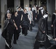 &bdquo;Rick Owens&ldquo; 2016 m. rudens-žiemos kolekcijos modelis