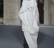 &bdquo;Rick Owens&ldquo; 2016 m. rudens-žiemos kolekcijos modelis