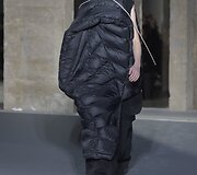 &bdquo;Rick Owens&ldquo; 2016 m. rudens-žiemos kolekcijos modelis