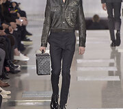 &bdquo;Louis Vuitton&ldquo; 2016 m. rudens-žiemos kolekcijos modelis