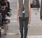 &bdquo;Louis Vuitton&ldquo; 2016 m. rudens-žiemos kolekcijos modelis