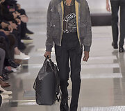 &bdquo;Louis Vuitton&ldquo; 2016 m. rudens-žiemos kolekcijos modelis