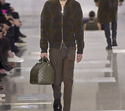 &bdquo;Louis Vuitton&ldquo; 2016 m. rudens-žiemos kolekcijos modelis