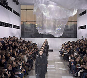 &bdquo;Louis Vuitton&ldquo; 2016 m. rudens-žiemos kolekcijos modelis
