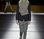 &bdquo;Dries Van Noten&ldquo; 2016 m. rudens-žiemos kolekcijos modelis