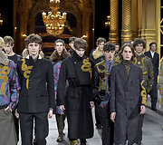 &bdquo;Dries Van Noten&ldquo; 2016 m. rudens-žiemos kolekcijos modelis