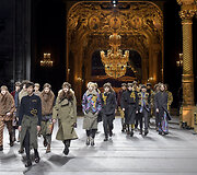 &bdquo;Dries Van Noten&ldquo; 2016 m. rudens-žiemos kolekcijos modelis