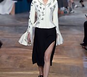 &bdquo;Christian Dior&ldquo; 2016 m. pavasario-vasaros auk&scaron;tosios mados kolekcijos modelis