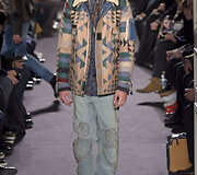 &bdquo;Valentino&ldquo; 2016 m. rudens-žiemos kolekcijos modelis