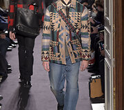 &bdquo;Valentino&ldquo; 2016 m. rudens-žiemos kolekcijos modelis