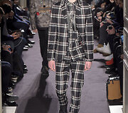 &bdquo;Valentino&ldquo; 2016 m. rudens-žiemos kolekcijos modelis