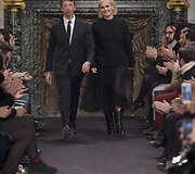&bdquo;Valentino&ldquo; 2016 m. rudens-žiemos kolekcijos modelis