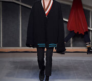 &bdquo;Raf Simons&ldquo; 2016 m. rudens-žiemos kolekcijos modelis