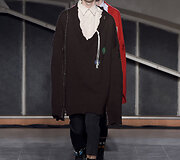 &bdquo;Raf Simons&ldquo; 2016 m. rudens-žiemos kolekcijos modelis